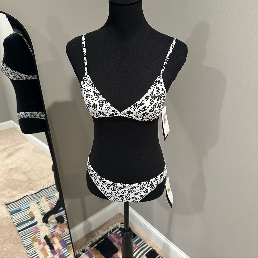 NWT NIKE Swim Bikini Set     TOP SZ:XS  BOTTOMS SZ:S